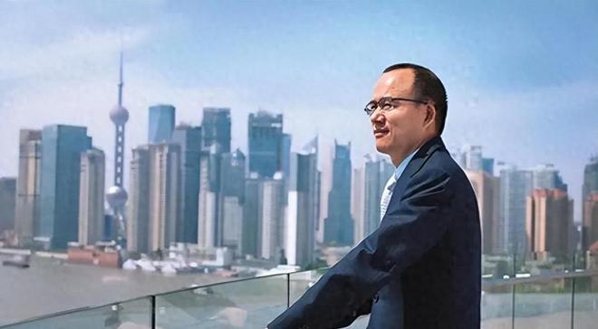 父亲曾是上海首富母亲是知名主持她却定居美国靠卖衣服为生(图12)