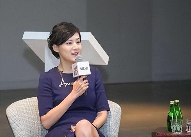 父亲曾是上海首富母亲是知名主持她却定居美国靠卖衣服为生(图4)