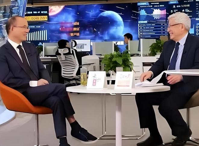 父亲曾是上海首富母亲是知名主持她却定居美国靠卖衣服为生(图8)