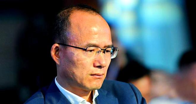 父亲曾是上海首富母亲是知名主持她却定居美国靠卖衣服为生(图18)