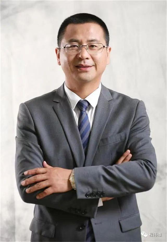 展望2024年服装市场穿着市场是刚需只是供需关系重组必威(图1)